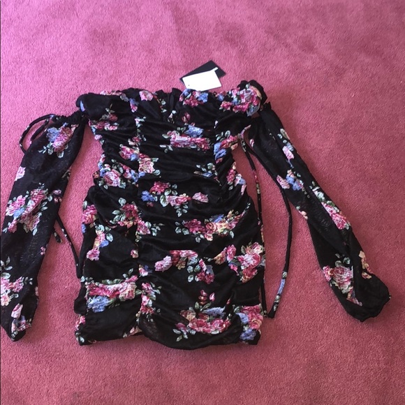 Beautiful Fashionnova Dress!! 👗 - Picture 2 of 3